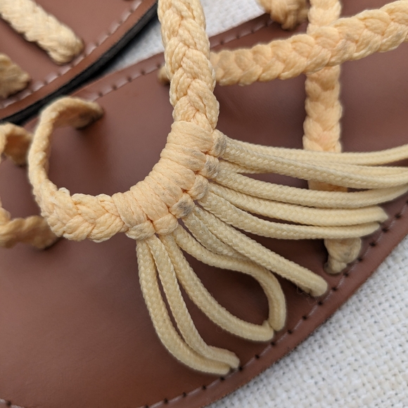 Plaka Palm Leaf Flat Sandals - Picture 8 of 10